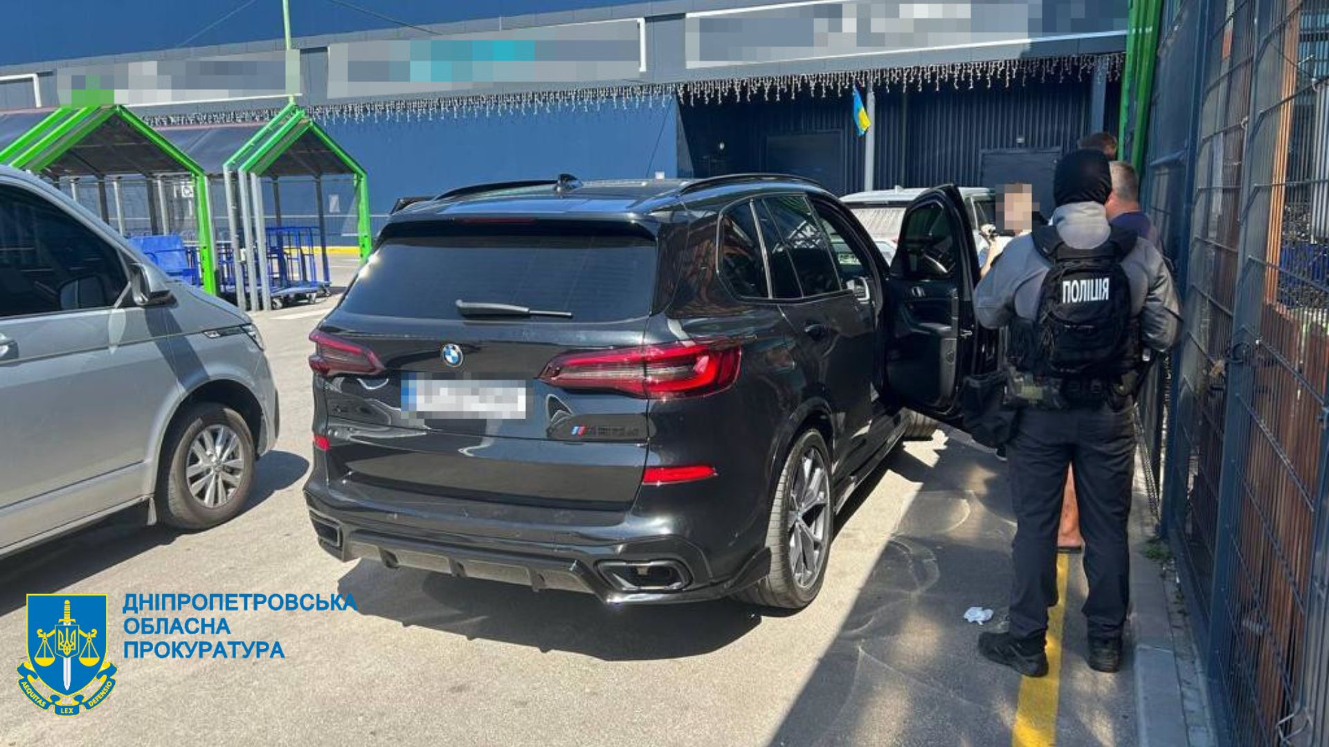 У Дніпрі власник пунктів обміну валют і його спільники привласнили 800 тисяч доларів -