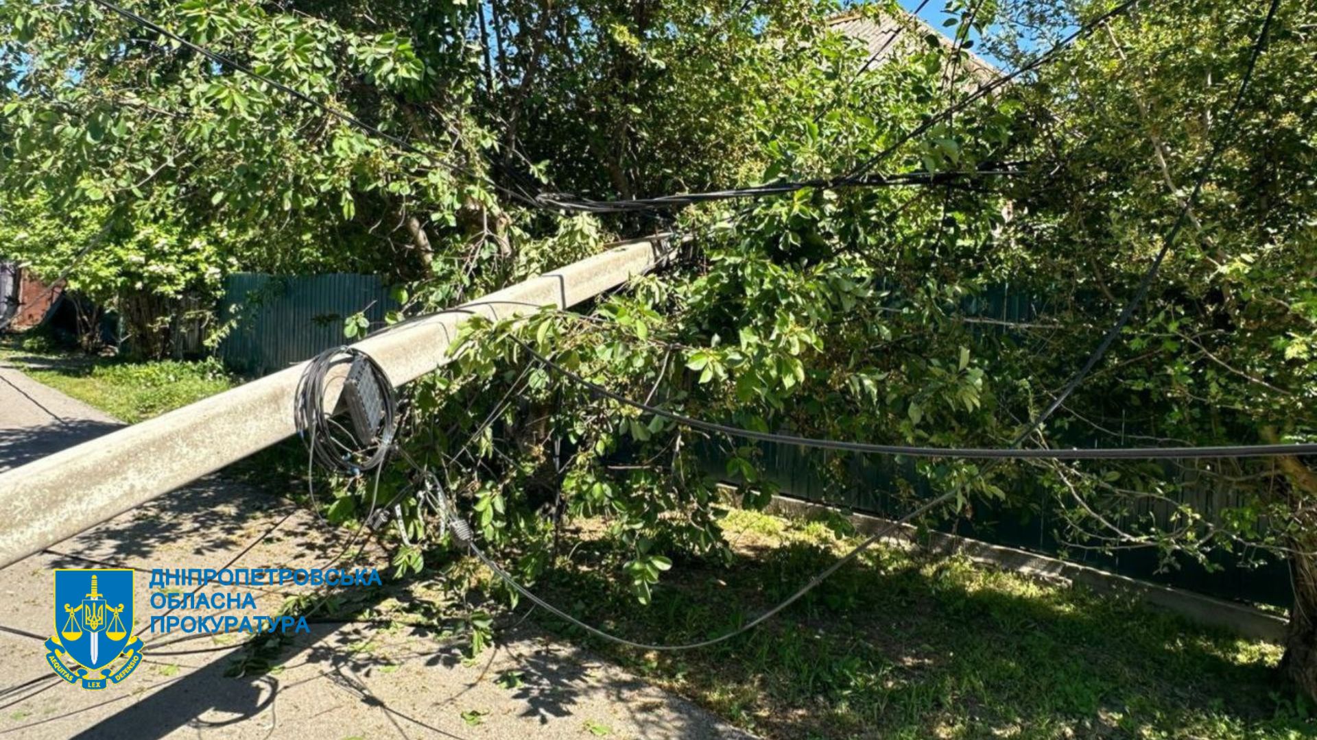 Наслідки обстрілу Нікополя 1 травня (фото)