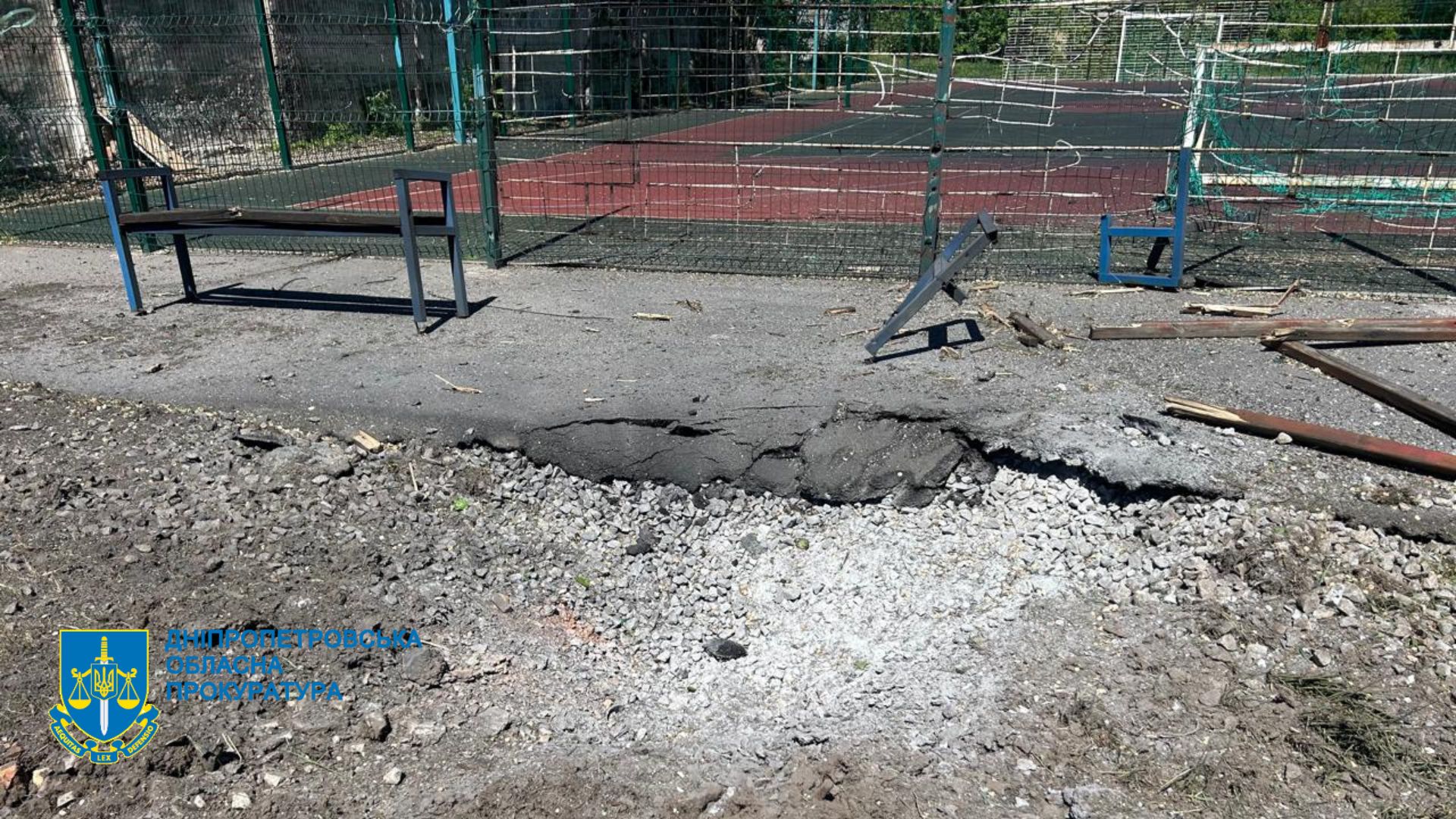 Наслідки обстрілу Нікополя 1 травня (фото)